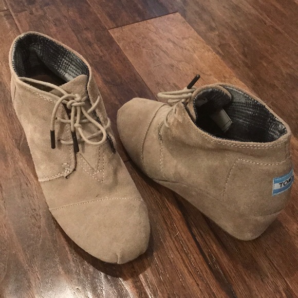 Shoes - Toms  wedge boots shoes size 6.5